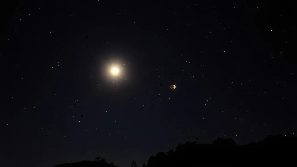 Jupiter och Venus lyser upp natthimlen